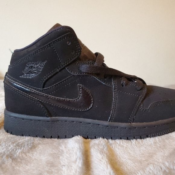 Nike Air Jordan 1 Mid Triple Black - Picture 11 of 16